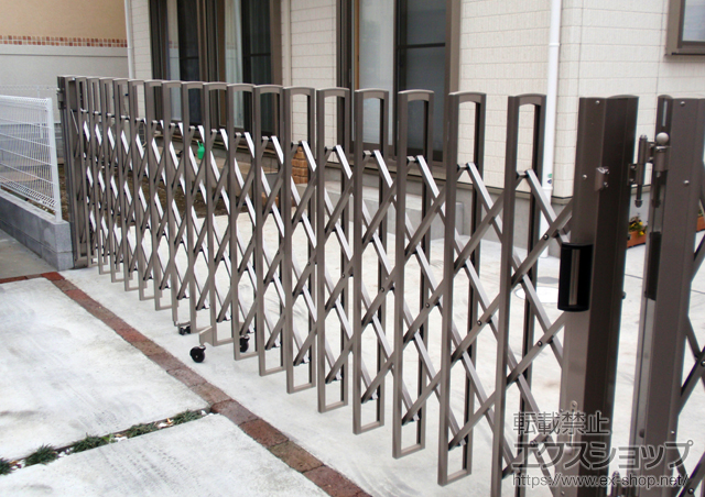 東京都町田市ののカーゲート ニューハピネスHG 角地 キャスタータイプ 片開き 施工例