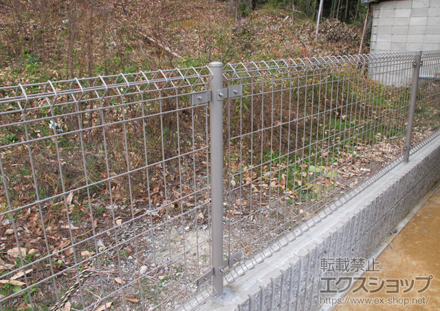 兵庫県姫路市ののフェンス・柵 イーネットフェンス1M型<間仕切柱タイプ> 施工例