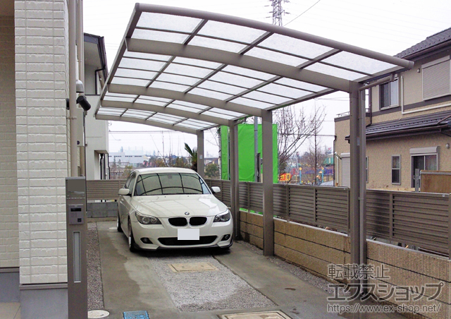埼玉県さいたま市のLIXIL リクシル（トステム）のカーポート カーブポートシグマIII 縦連棟 積雪〜30cm対応 施工例