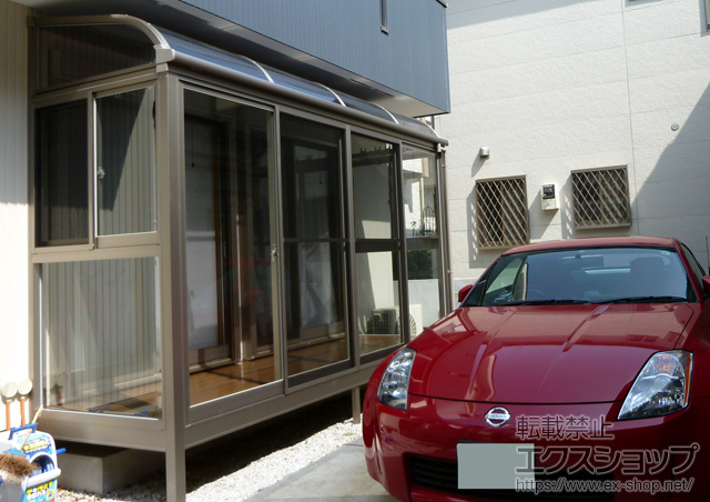 東京都東久留米市のLIXIL リクシル（トステム）のテラス囲い・サンルーム ほせるんですII R型 床納まり 積雪〜20cm対応+網戸セット（三方）/側面付け物干し/カーテンレール 施工例