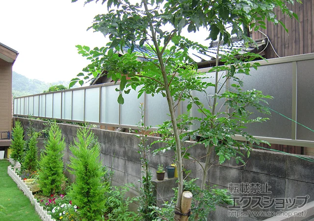 兵庫県姫路市のLIXIL リクシル(TOEX)のフェンス・柵・塀 シャレオR P型フェンス　フリーポールタイプ 施工例