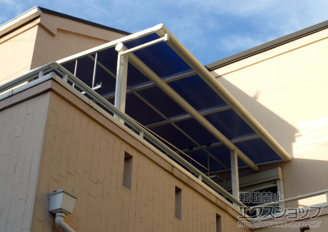 大阪府大阪市ののバルコニー・ベランダ屋根 ヴェクターテラス F型 屋根タイプ 単体 積雪〜20?対応+物干しセット 施工例
