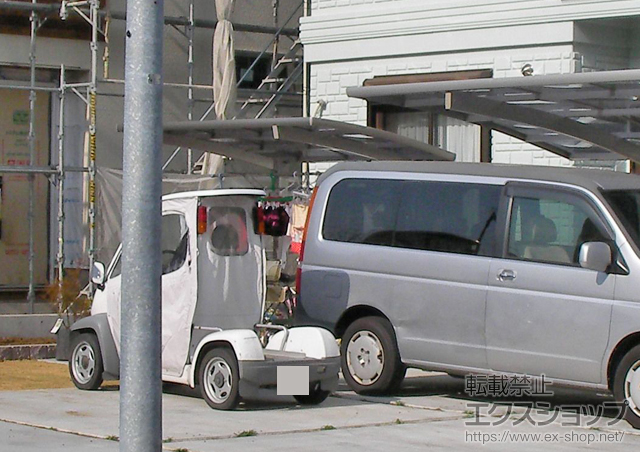 静岡県田方郡函南町のLIXIL リクシル（トステム）のサイクルポート・駐輪場 カーブポートシグマIII ミニ 積雪〜30?対応＋収納式物干し 標準 2本入り×1 施工例