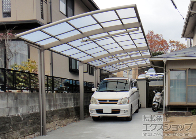 広島県広島市のLIXIL リクシル（トステム）のカーポート カーブポートシグマIII 縦連棟 積雪〜30?対応＋サポート柱 施工例