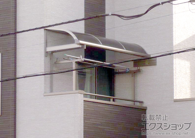 東京都板橋区のLIXIL リクシル（トステム）のバルコニー・ベランダ屋根 ライザーテラスII R型 ルーフタイプ 単体 積雪〜20cm対応 施工例