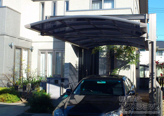 岡山県岡山市のLIXIL リクシル（トステム）のカーポート マルチスクエア アール屋根 ロング柱仕様 積雪〜20cm対応? 施工例