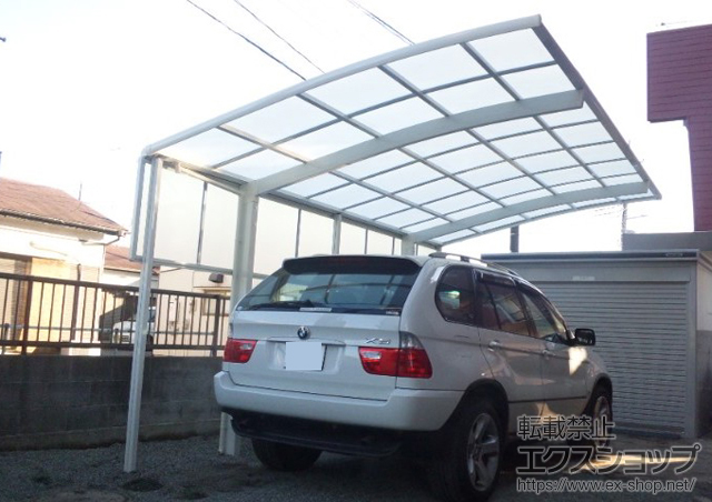 神奈川県厚木市のLIXIL リクシル（トステム）のカーポート カーブポートシグマIII 積雪〜30cm対応+カーブポートシグマIII サイドパネル 1段H800 施工例