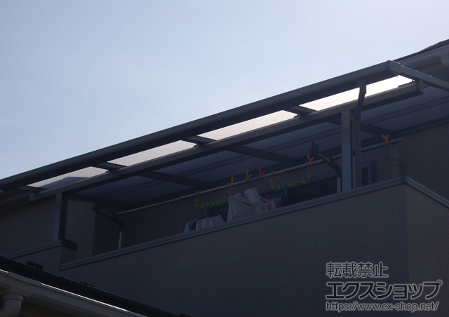 神奈川県横浜市のLIXIL リクシル（トステム）のバルコニー・ベランダ屋根 ライザーテラスII F型 単体 屋根タイプ 積雪〜20cm対応 施工例