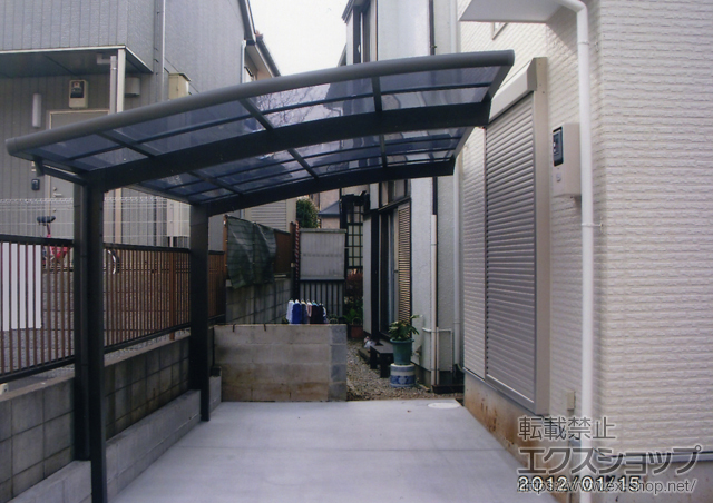 千葉県船橋市のLIXIL リクシル（トステム）のカーポート カーブポートシグマIII　積雪〜30ｃｍ対応 施工例