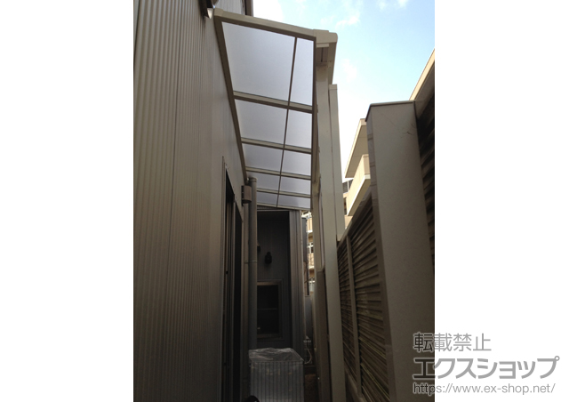 兵庫県宝塚市のLIXIL リクシル（トステム）のテラス屋根 ライザーテラスII F型 単体 テラスタイプ+前面スクリーン 1段 施工例