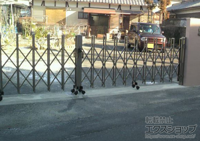 滋賀県湖南市ののカーゲート トリップゲート PB型 ノンレール 両開き 施工例