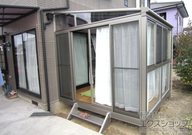 大分県大分市のLIXIL リクシル（トステム）のテラス囲い・サンルーム ほせるんですII F型 床納まり 積雪〜20cm対応 施工例