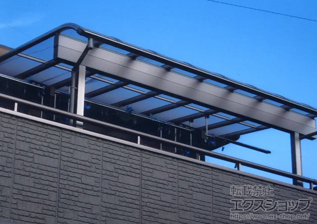 京都府京田辺市のYKKAPのバルコニー・ベランダ屋根 ヴェクターテラス R型 1500 屋根タイプ 単体 積雪～50cm対応 施工例