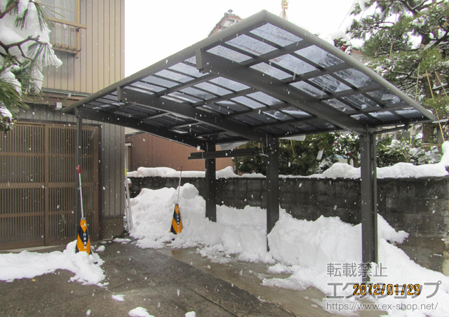 富山県富山市のLIXIL リクシル（トステム）のカーポート レグナスポートシグマIII 3000　積雪〜100cm対応 施工例