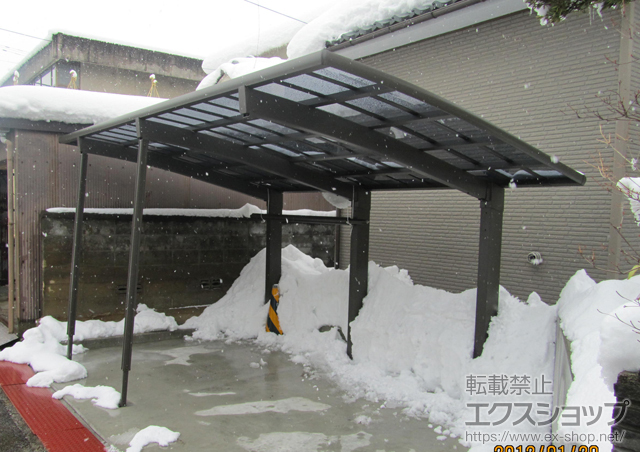 富山県富山市のLIXIL リクシル（トステム）のカーポート レグナスポートシグマIII 3000　積雪〜100cm対応 施工例