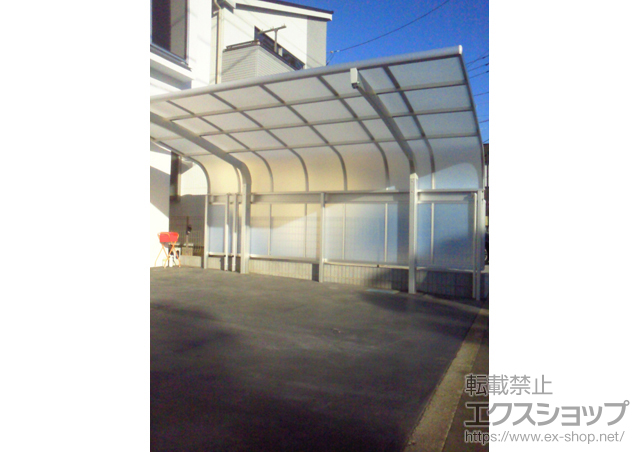 東京都狛江市のLIXIL リクシル（トステム）のカーポート テールポートシグマIII 積雪〜30cm対応＋サイドパネル 1段H1000 標準柱用＋着脱式サポート（補助柱） 標準 施工例