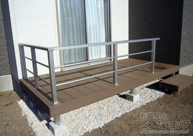 群馬県前橋市ののウッドデッキ リウッドデッキ 200 単体＋シンプルモダンデッキフェンス 施工例