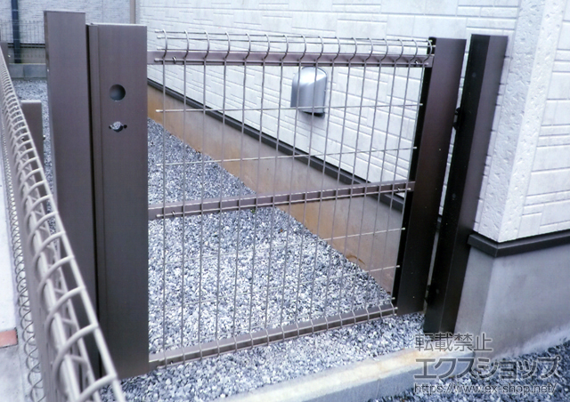 埼玉県川口市のLIXIL リクシル(新日軽)の門扉 マイアミ門扉8Ａ型 片開き 門柱式　市販錠対応タイプ 施工例