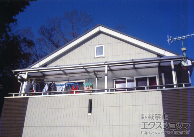 神奈川県秦野市のLIXIL リクシル（トステム）のバルコニー・ベランダ屋根 ライザーテラスII R型 連棟 屋根タイプ 積雪〜20cm対応 施工例