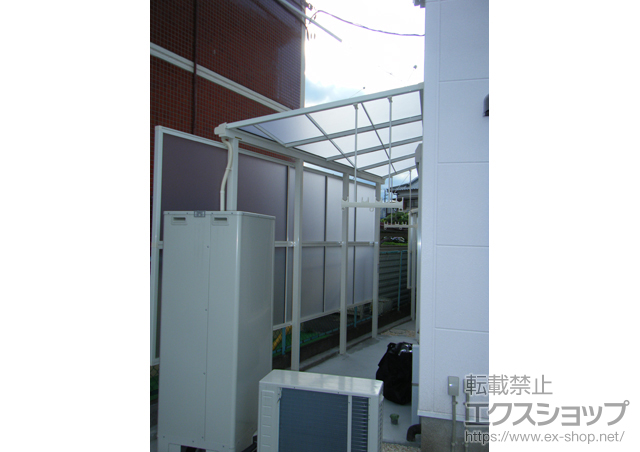 静岡県富士市のLIXIL リクシル（トステム）のテラス屋根 ライザーテラスII F型 テラスタイプ 単体 積雪〜20ｃｍ対応+前面スクリーン2段+吊り下げ物干し 施工例