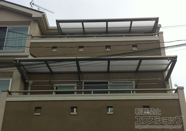 神奈川県川崎市のLIXIL リクシル（トステム）のバルコニー・ベランダ屋根 ライザーテラスII F型 連棟 ルーフタイプ 積雪〜20cm対応 施工例