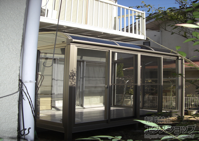 埼玉県北本市のLIXIL リクシル（トステム）のテラス囲い・サンルーム ほせるんですII R型 床納まり 積雪〜20cm対応 施工例