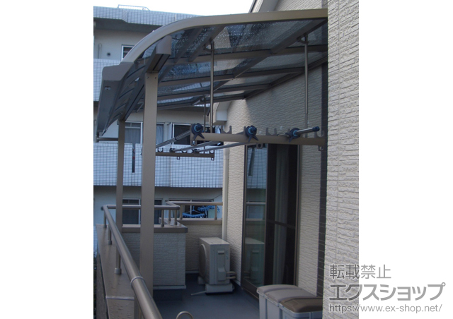 埼玉県川口市のLIXIL リクシル（トステム）のバルコニー・ベランダ屋根 ライザーテラスＩＩ R型 屋根タイプ 単体 積雪〜20?対応 施工例