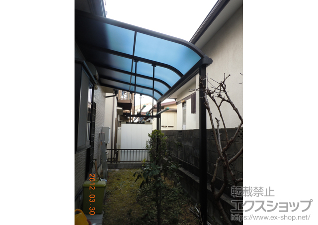 滋賀県大津市ののテラス屋根 プレシオステラス R型 テラスタイプ 単体 積雪〜20cm対応+吊り下げ式物干し 標準2本入り 施工例