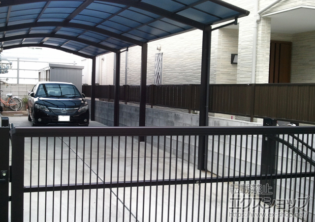 東京都足立区ののカーゲート エクスラインアップゲート ワイド 2型 手動式 施工例