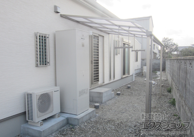 徳島県美馬市のLIXIL リクシル（トステム）のテラス屋根 ライザーテラスII R型 テラスタイプ 単体 積雪〜20?対応+吊り下げ物干し ロング 2本入 施工例