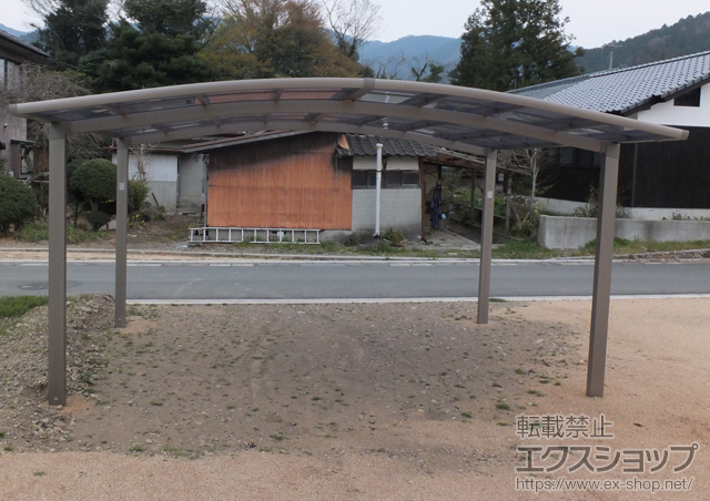 愛媛県西予市のLIXIL リクシル（トステム）のカーポート カーブポートシグマIII ワイド 積雪〜30cm対応
幅=5,140mm 施工例