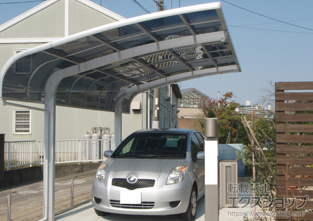 福岡県久留米市のLIXIL リクシル（トステム）のカーポート テールポートシグマIII 積雪〜30cm対応+着脱式サポート(補助柱) 施工例