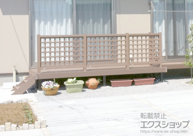 静岡県三島市ののウッドデッキ リウッドデッキ200 出幅違い連棟+リウッドデッキフェンス1型 井桁格子+リウッドステップ4型 Sタイプ2段 施工例