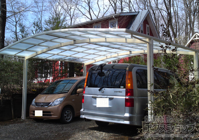 栃木県那須郡那須町のLIXIL リクシル（トステム）のカーポート カーブポートシグマIII ワイド?積雪〜30cm対応 施工例