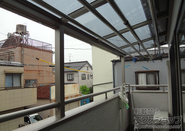 静岡県静岡市のLIXIL リクシル（トステム）のバルコニー・ベランダ屋根 ライザーテラス?F型　連棟　屋根タイプ　積雪〜20cm対応+吊り下げ物干し　標準　2本入 施工例