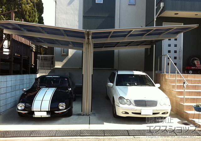 神奈川県横浜市ののカーポート エフルージュ Y合掌 積雪〜20cm対応+屋根ふき材補強部品+柱カバー小 2枚入+枯葉よけネット 施工例