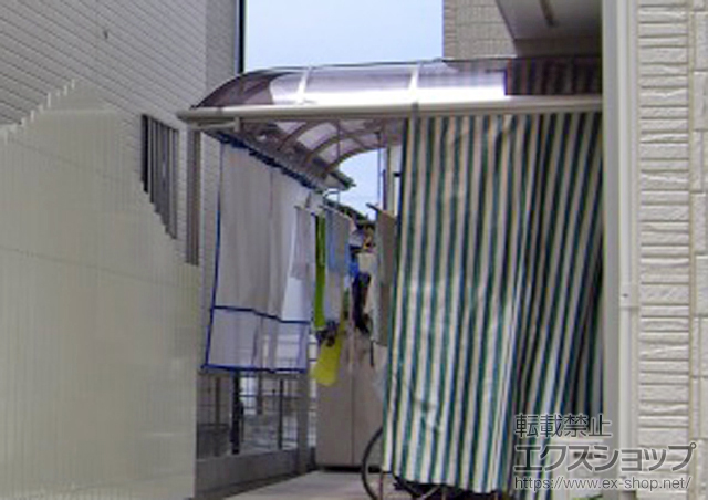 埼玉県春日部市のLIXIL リクシル（トステム）のテラス屋根 ライザーテラスR型テラスタイプ　特殊納まり　積雪対応〜20cm 施工例