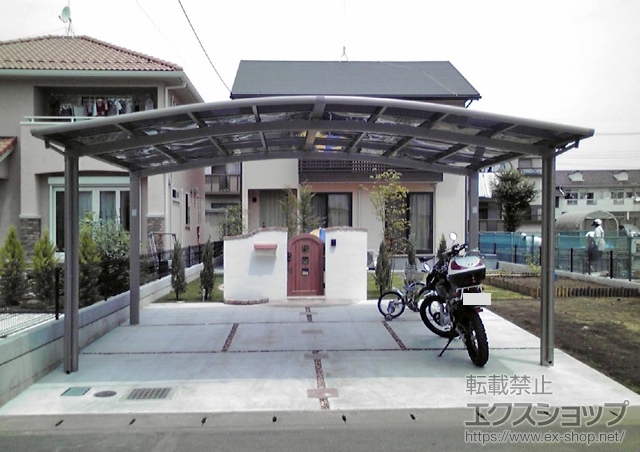 栃木県小山市のLIXIL リクシル（トステム）のカーポート カーブポートシグマIIIワイド 積雪〜30cm対応 施工例