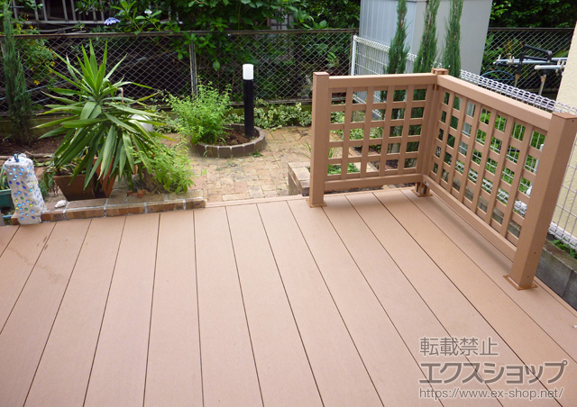 東京都世田谷区ののウッドデッキ リウッドデッキ200 単体＋リウッドデッキフェンス1型[井桁格子]＋リウッドステップ4型 施工例