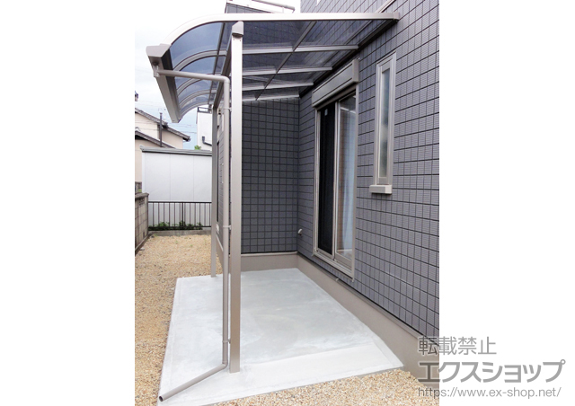 三重県鈴鹿市のLIXIL リクシル（トステム）のテラス屋根 ライザーテラスII R型 テラスタイプ 単体 積雪〜20?対応 施工例