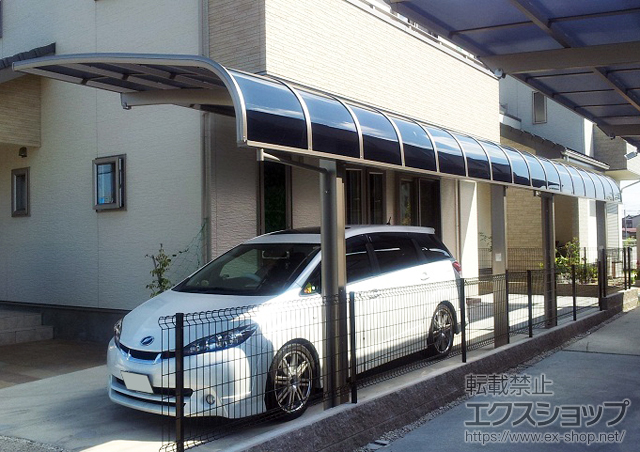愛知県東海市のLIXIL リクシル（トステム）のカーポート テールポートシグマIII 縦連棟 積雪〜30?対応＋着脱式サポート柱 施工例