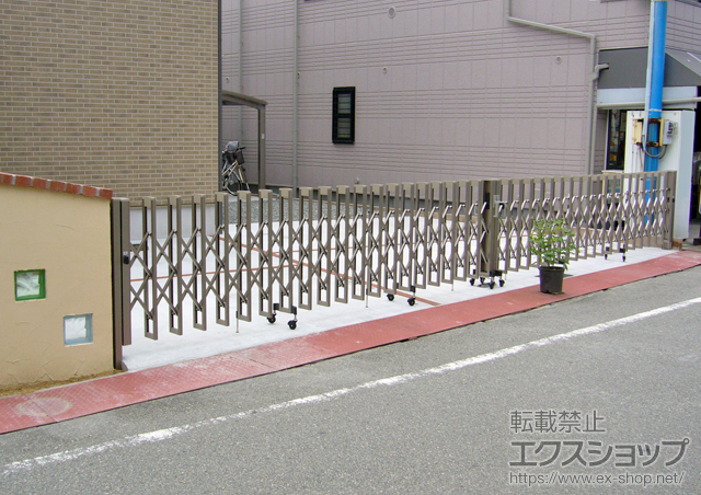 兵庫県高砂市ののカーゲート アルシャインII M型 Aタイプ ノンレール 両開き 施工例