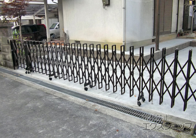 大阪府大阪狭山市ののカーゲート レイオス4型 ノンレール 親子開き 施工例