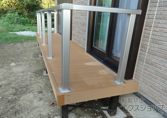 埼玉県ののウッドデッキ リウッドデッキ200 単体+シンプルモダンデッキフェンス1型 笠木のみ 施工例