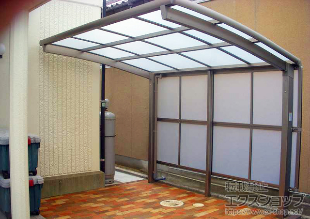 広島県東広島市のLIXIL リクシル（トステム）のサイクルポート・駐輪場 カーブパークシグマIII パネル1面囲い 施工例