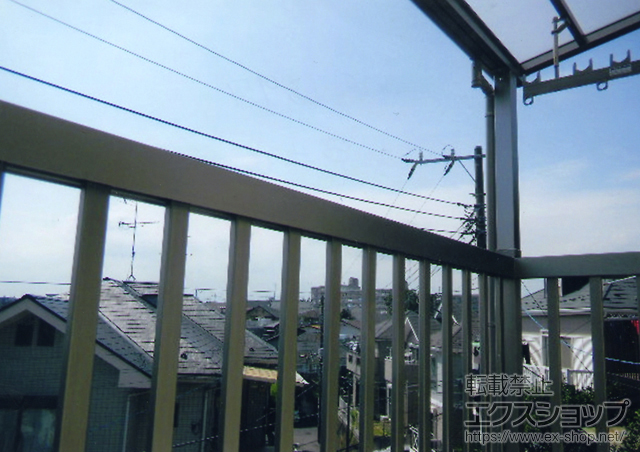 神奈川県横浜市のLIXIL リクシル（トステム）のテラス囲い・サンルーム アクトステージA型 太格子 単体 屋根置き式 施工例