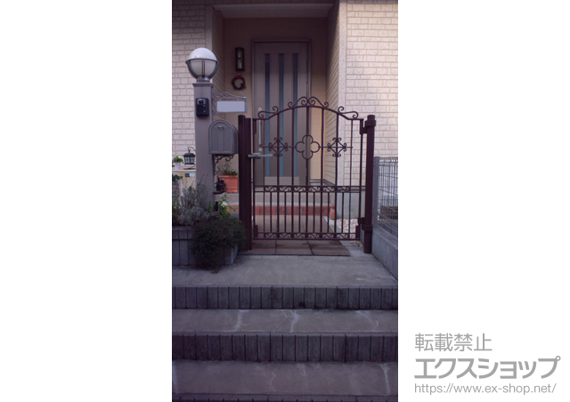 埼玉県蓮田市のの門扉 アプローチ ルナ CU型 片開き　吊元門柱使用 施工例