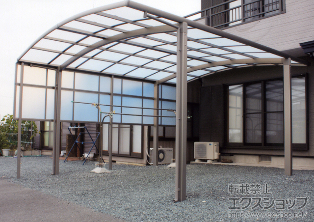 静岡県浜松市のLIXIL リクシル（トステム）のカーポート カーブポートシグマIII ワイド 積雪〜30cm対応+サイドパネル 2段 H500＋H800タイプ 施工例