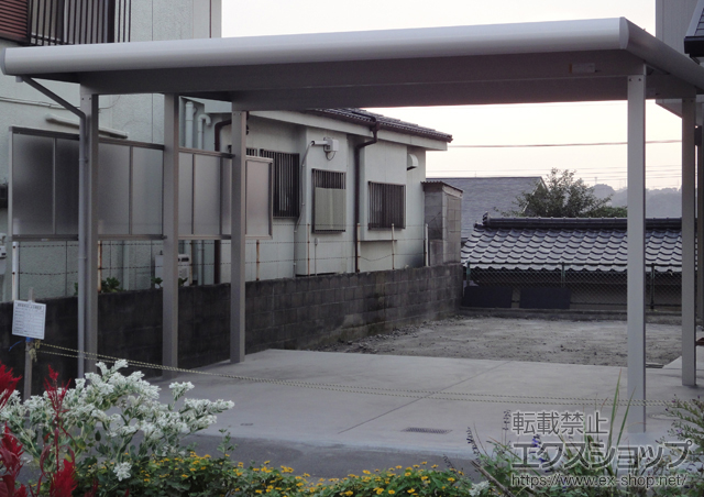 鹿児島県鹿児島市ののカーポート レオンポートneoDX  2台用　角柱仕様　柱4本　積雪〜50cm対応+サイドパネル＜平板＞　1段タイプ　ハイルーフ用　台形枠なし 施工例