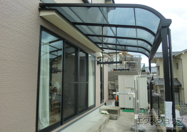 広島県広島市のLIXIL リクシル（トステム）のテラス屋根 ライザーテラスII R型 単体 テラスタイプ 積雪〜20cm対応 施工例